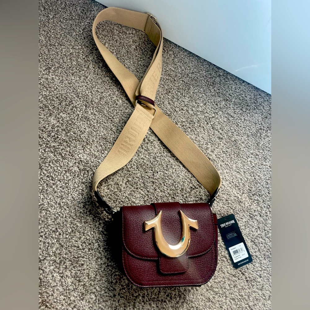 NWT true religion maroon crossbody with cloth strap.